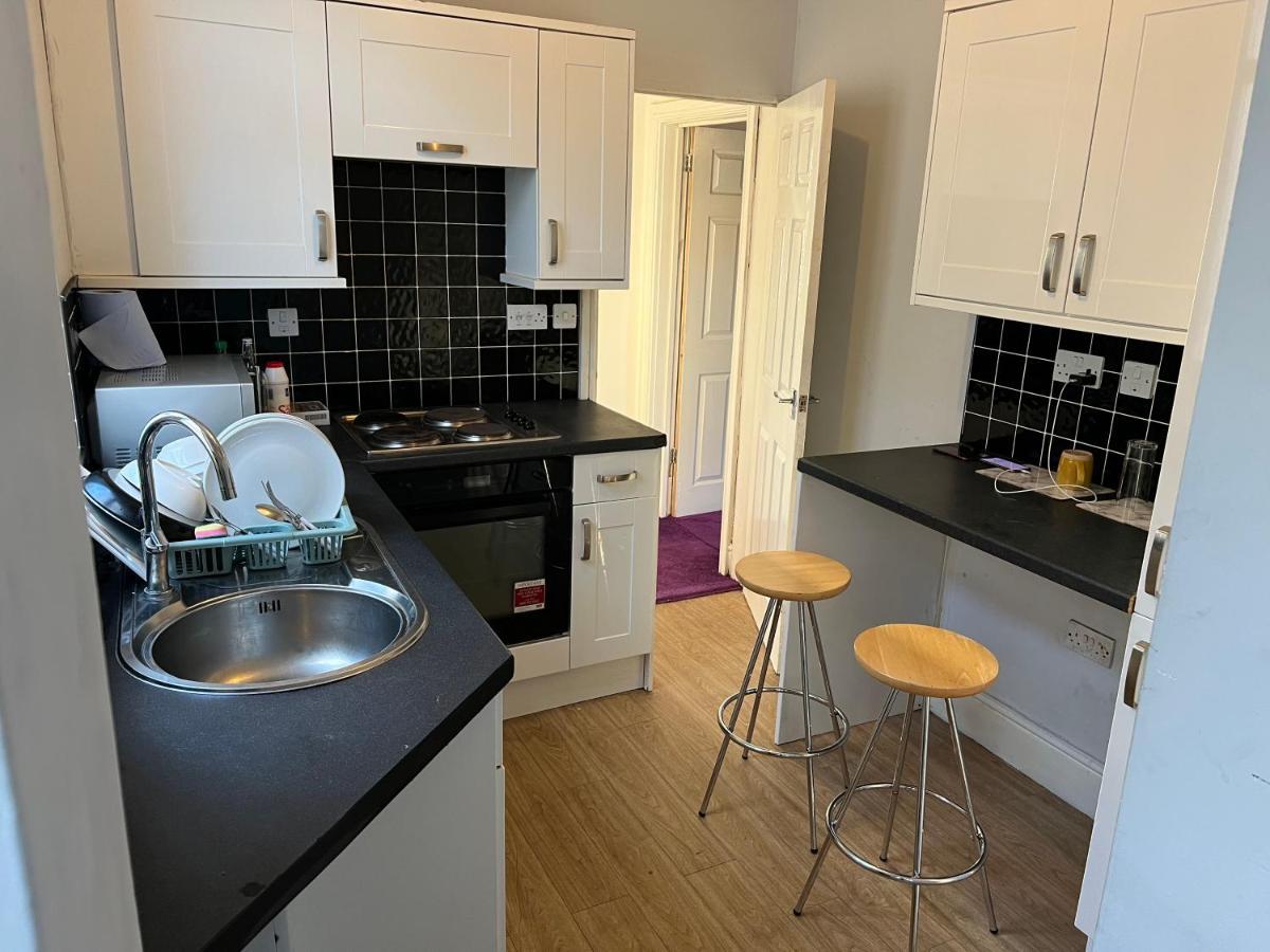 Bushbury Wolves Living Bed & Breakfast エクステリア 写真