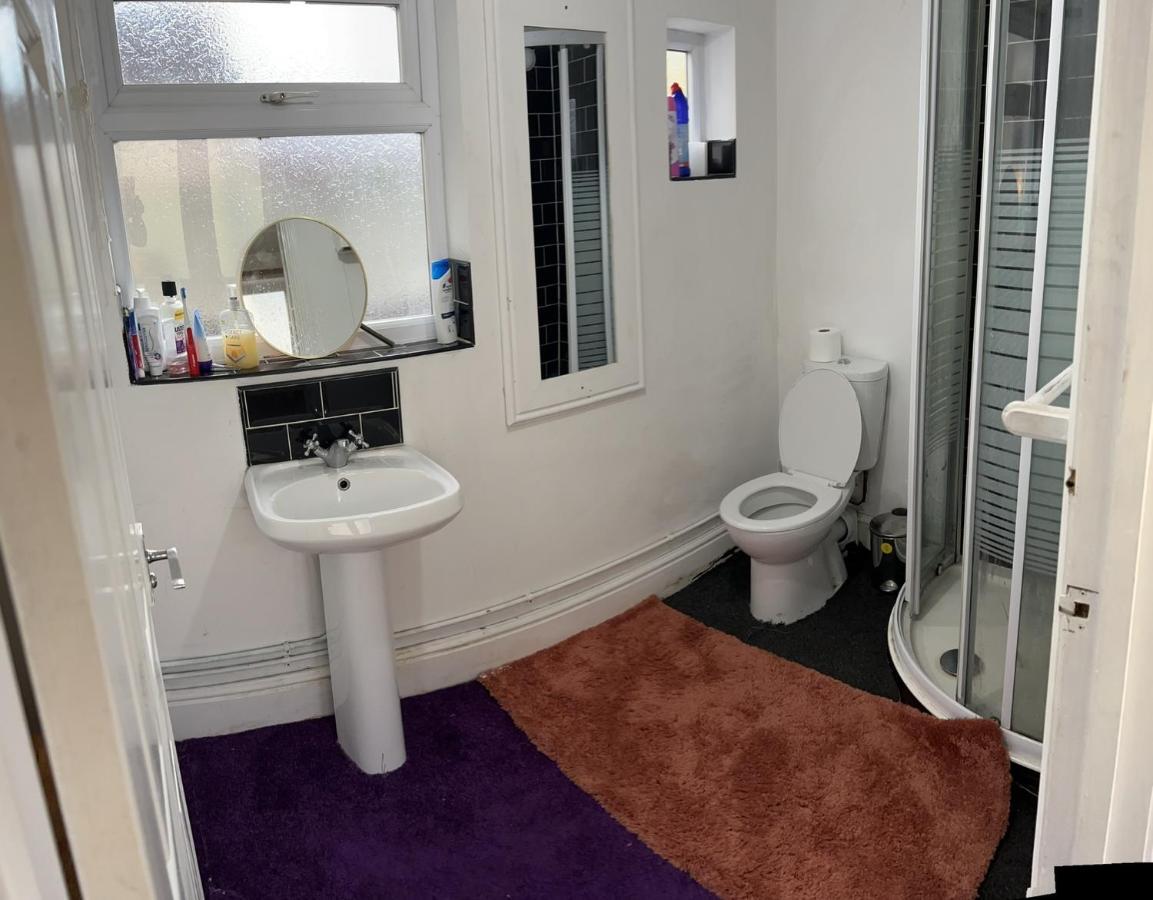 Bushbury Wolves Living Bed & Breakfast エクステリア 写真
